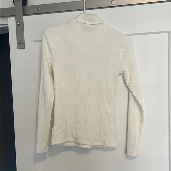 White Ribbed Turtleneck Top - Picture 4 of 4